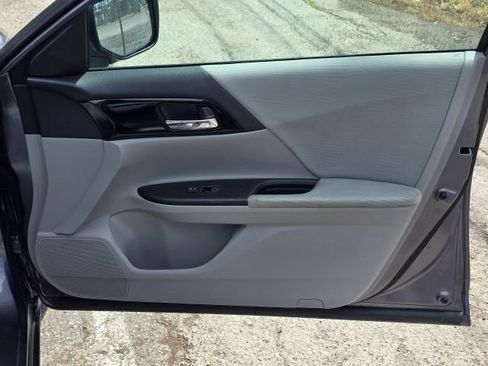 Used 2017 Honda Accord LX image 16