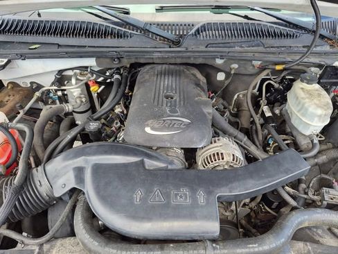 Used 2005 Chevrolet Tahoe Z71 w/ Preferred Equipment Group AWD/4WD image 12