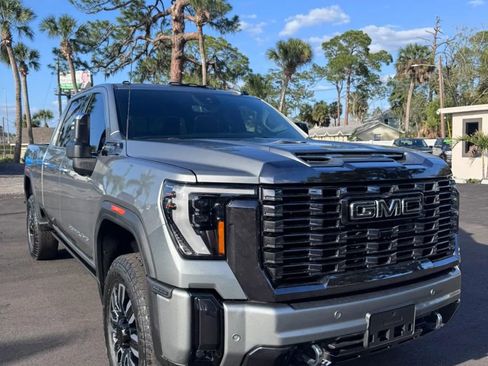 Used 2024 GMC Sierra 2500 Denali Ultimate AWD/4WD image 3