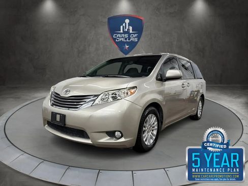 Used 2017 Toyota Sienna XLE FWD image 1