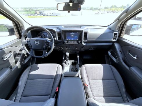 Used 2022 Nissan Frontier SV image 15