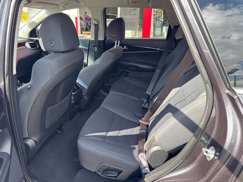 Used 2019 Kia Sorento FWD image 10