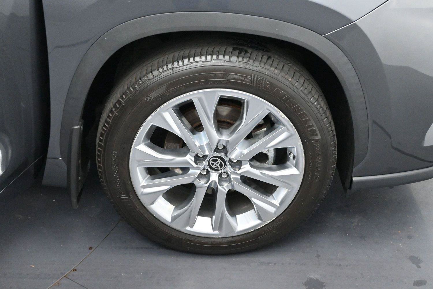 Used 2021 Toyota Highlander Limited AWD/4WD image 35