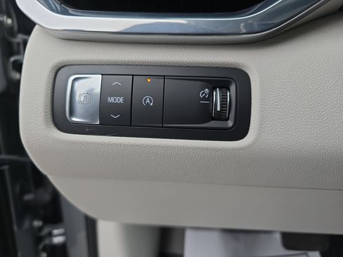 Used 2024 GMC Acadia Denali image 26