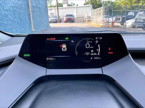 Used 2025 Toyota Prius XLE FWD image 25
