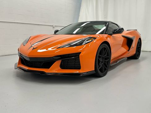 Used 2023 Chevrolet Corvette Z06 RWD image 11