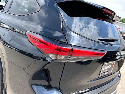 Used 2023 Toyota Highlander XSE image 29