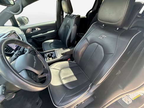 Used 2021 Chrysler Pacifica Limited w/ Uconnect Theater Family Group AWD/4WD image 13