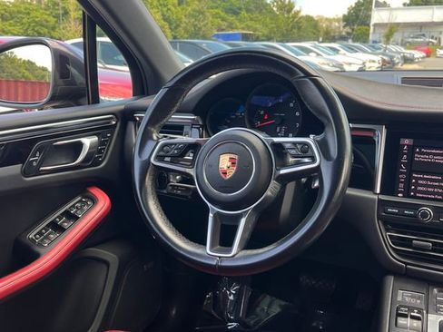 Used 2019 Porsche Macan AWD/4WD image 18