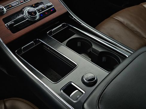 Used 2023 Lincoln Aviator Reserve w/ Equipment Group 201A RWD image 29