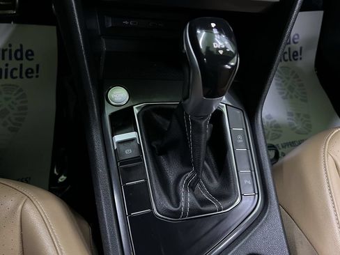 Used 2022 Volkswagen Tiguan SE R-Line FWD image 22