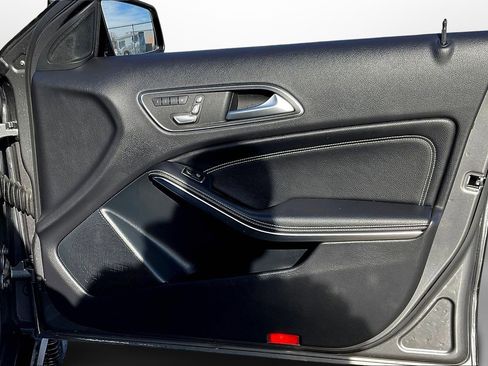 Used 2019 Mercedes-Benz GLA 250 4MATIC image 25