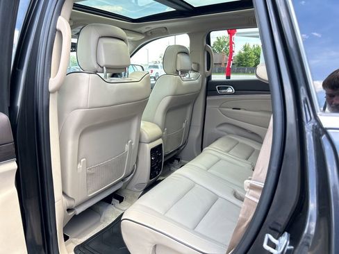 Used 2018 Jeep Grand Cherokee Overland AWD/4WD image 32
