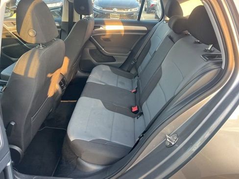 Used 2016 Volkswagen e-Golf SE w/ DC Fast Charging Package image 8