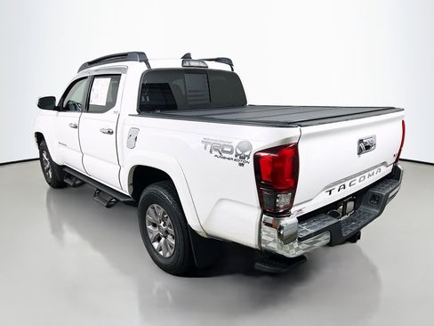 Used 2018 Toyota Tacoma SR5 image 8