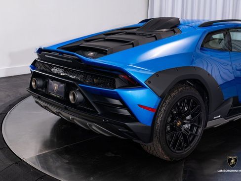 Used 2024 Lamborghini Huracan Sterrato image 25