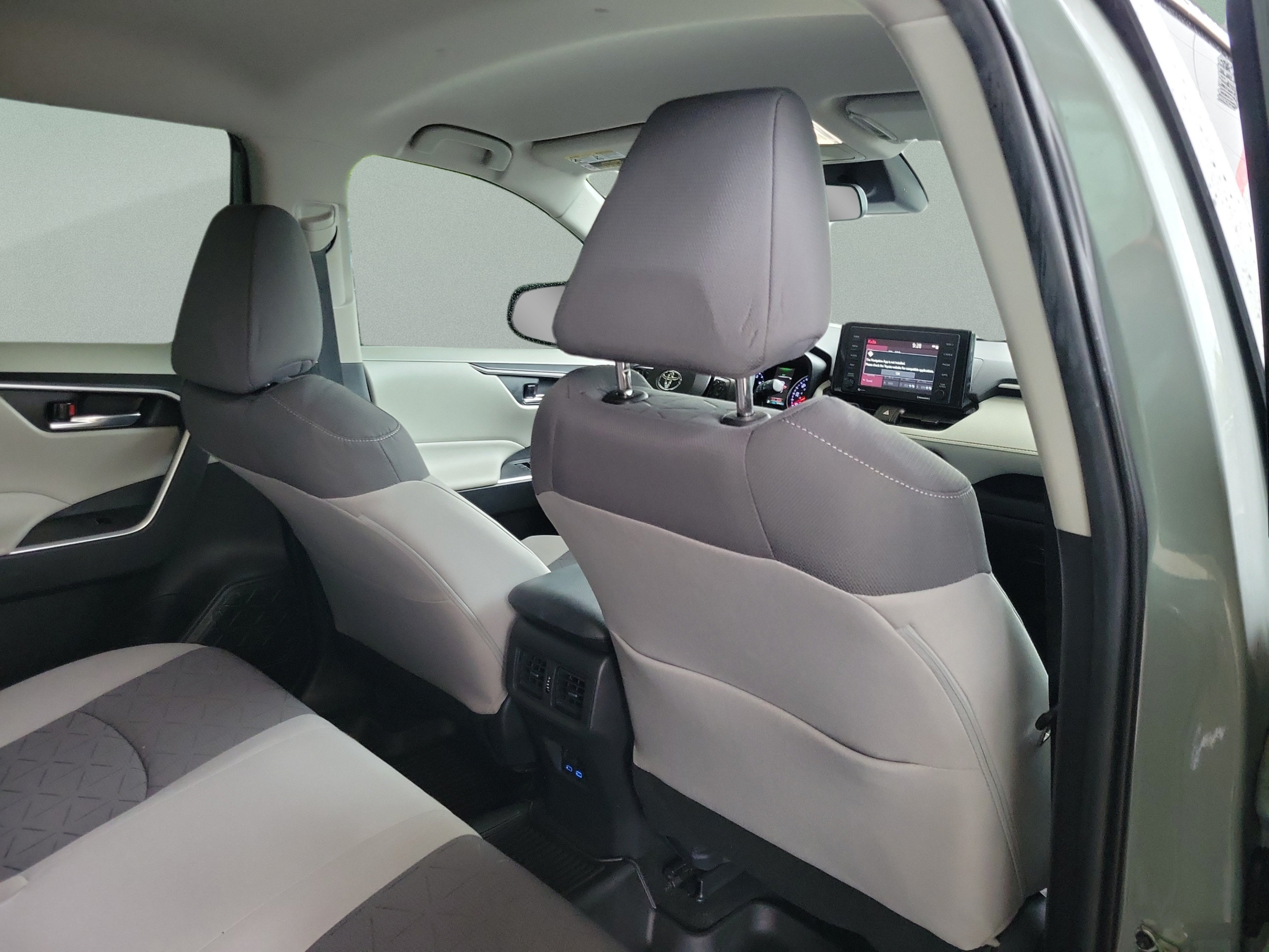 Used 2022 Toyota RAV4 XLE FWD image 23