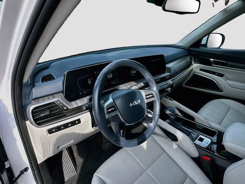Used 2025 Kia Telluride EX w/ EX Captain's Chair Package AWD/4WD image 10