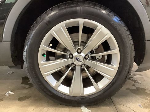 Used 2018 Ford Explorer Limited w/ Equipment Group 301A AWD/4WD image 26