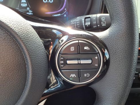 Used 2025 Kia Soul S FWD image 18