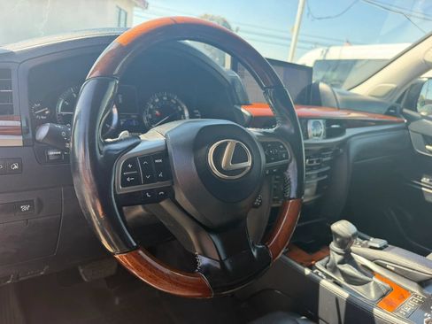 Used 2017 Lexus LX 570 4WD w/ Luxury Package image 12