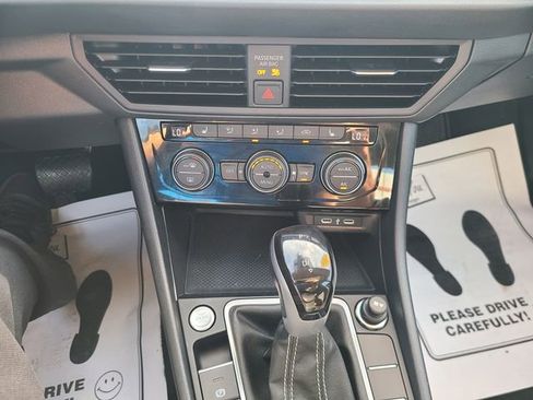 Used 2024 Volkswagen Jetta SE w/ Panoramic Sunroof Package FWD image 13