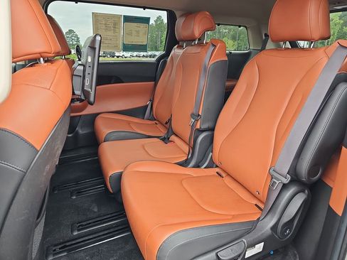 Used 2022 Kia Carnival SX FWD image 20