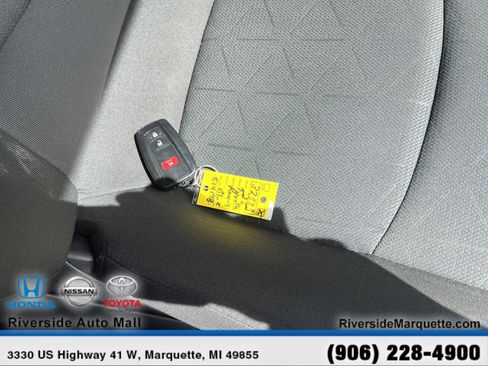 Used 2025 Toyota RAV4 XLE AWD/4WD image 26