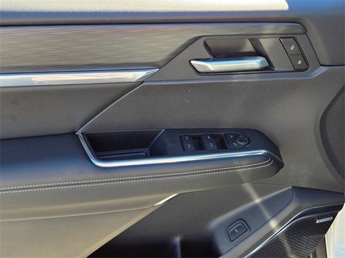 Used 2025 GMC Acadia Elevation image 25