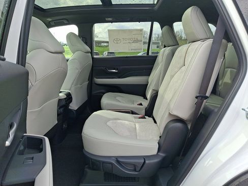 New 2026 Toyota Grand Highlander AWD Hybrid image 7