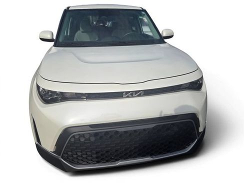 Used 2025 Kia Soul LX w/ LX Technology Package FWD image 9