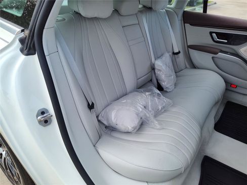 New 2022 Mercedes-Benz EQS 580 4MATIC Sedan image 22