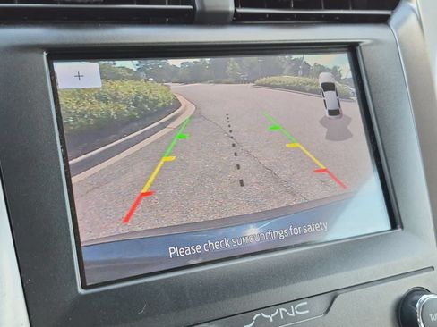Used 2020 Ford Fusion SE FWD image 31