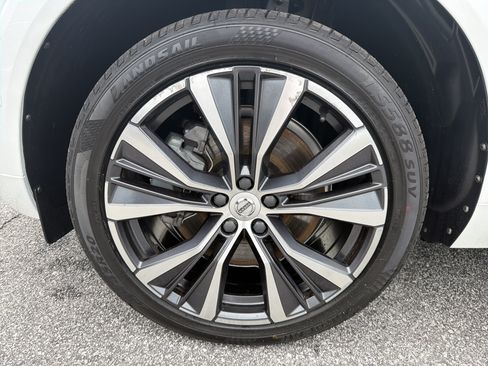 Used 2022 Volvo XC60 T8 Inscription Expression w/ Advanced Package AWD/4WD image 12