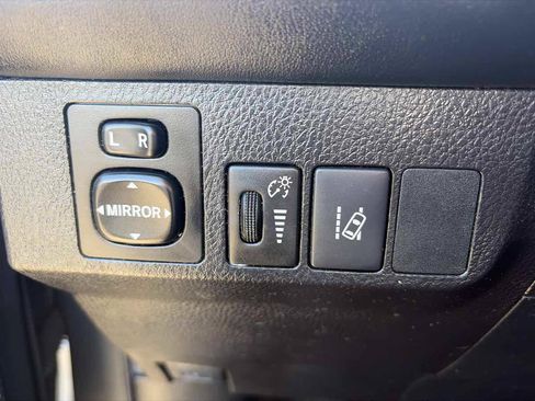Used 2018 Toyota RAV4 XLE FWD image 34