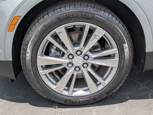 Certified 2023 Cadillac XT5 Premium Luxury w/ LPO, Premium Carpet Package FWD image 9
