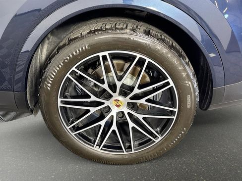 Used 2024 Porsche Cayenne Coupe image 32