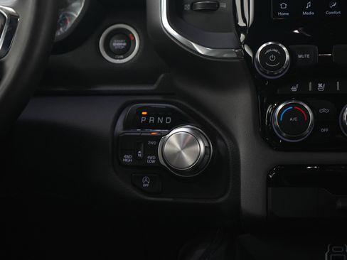 Used 2024 RAM 1500 Laramie AWD/4WD image 18