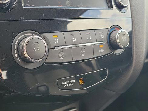 Used 2020 Nissan Rogue Sport S image 27