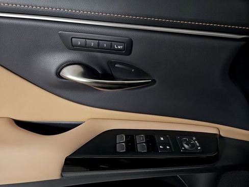 Used 2025 Lexus ES 300h w/ Premium Package image 14