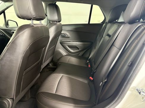 Used 2022 Chevrolet Trax LT w/ LT Convenience Package image 38