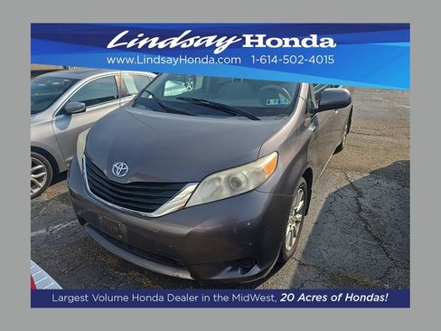 Used 2012 Toyota Sienna LE w/ Towing Pkg AWD/4WD image 1