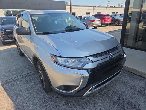 Used 2020 Mitsubishi Outlander ES AWD/4WD image 3
