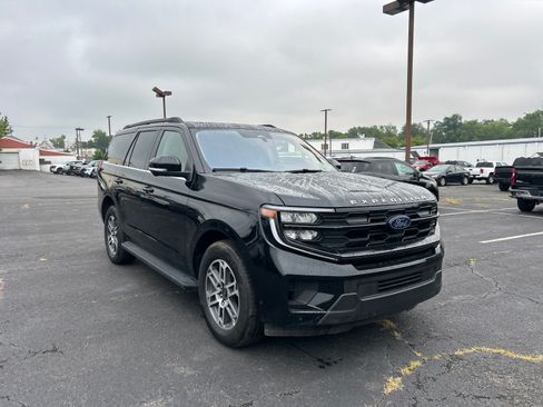 Used 2025 Ford Expedition Active RWD image 4