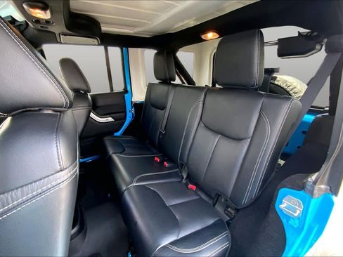 Used 2017 Jeep Wrangler Unlimited Rubicon w/ Connectivity Group AWD/4WD image 21