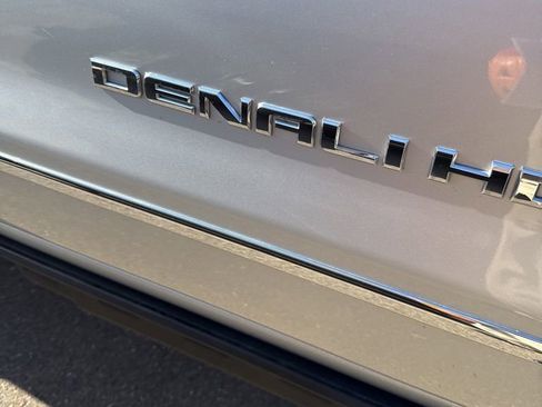 Used 2019 GMC Sierra 2500 Denali w/ Duramax Plus Package AWD/4WD image 5