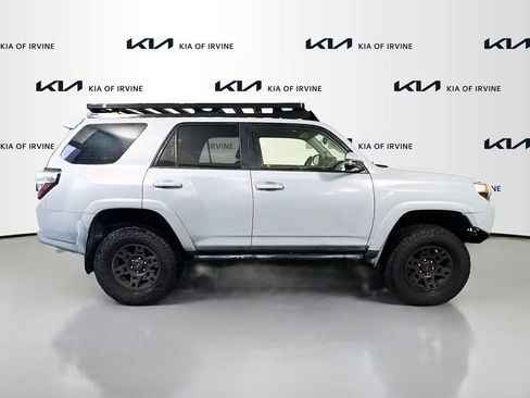 Used 2017 Toyota 4Runner SR5 Premium image 8