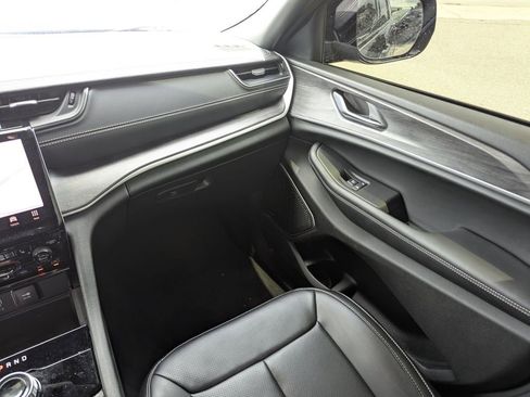 Used 2025 Jeep Grand Cherokee L Limited w/ Luxury Tech Group II RWD image 15
