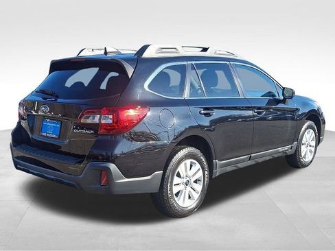 Used 2018 Subaru Outback 2.5i Premium image 6