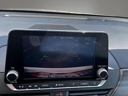 Used 2024 Nissan Altima 2.5 SV FWD image 14